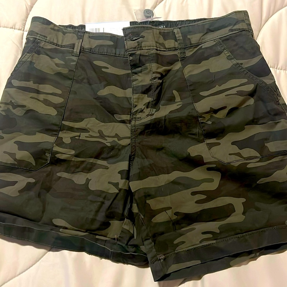 Social Standard By Sanctuary NWT Camo Hero Utility Shorts , Size L/G